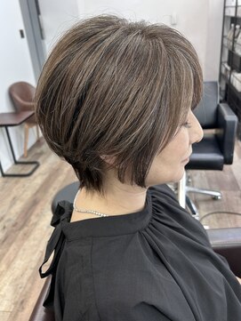 ハーツ(Heart's) 白髪ぼかしハイライト×くびれショート