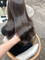 イル(iru)&nbsp;グレージュ　アッシュブラウン　透明感カラー　髪質改善