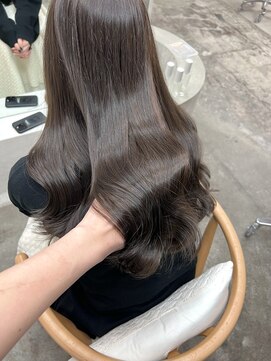 イル(iru) グレージュ　アッシュブラウン　透明感カラー　髪質改善