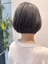 内巻き黒髪前下がりボブ切りっぱなし大人