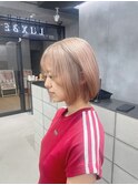 ピンクベージュ