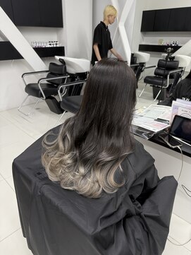 アライブ キチジョウジ(ALIVE Kichijoji) ホワイトブランドグラデーションカラー