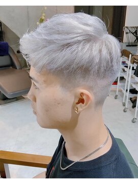 デイズ(days) 刈り上げベリーショートホワイトシルバーブリーチデザインカラー