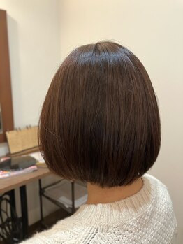 フォルムヘアープラス(Forme hair+)の写真/【白髪は染めたい。でも傷めたくない】染めるたび髪と頭皮に無理をさせない白髪染め◎