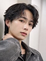 ポーチバイハニー オモテサンドウ(PORCH by HONEY omotesando)&nbsp;リバースセンターパート刈り上げセンターパートフェザーパーマ