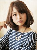 とろけそうな笑顔が似合うフェミニンなメルティ内巻きミディ