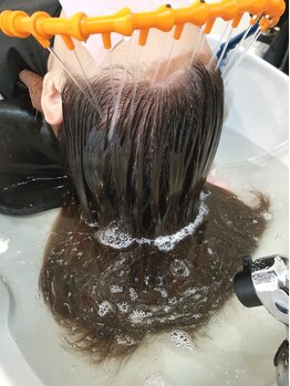 ヘア デザイン クリニック アンテナ(hair design clinic ANTENNA)の写真/【大阪初の炭酸泉循環器&頭皮用高圧洗浄機】で《本格頭皮ケア》本当の美髪は健康な頭皮から育ちます！