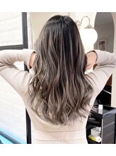 ハイライトカラーとの相性◎周りとも差をつけられる”今ドキ”なコントラストが効いたおしゃれカラー/韓国