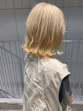 モルニ(MORNI) ハニーイエロー_マロンベージュ Aラインボブ かきあげ