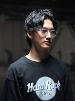 サン(3)&nbsp;センターパートウルフ　ミディアムパーマ　スパイラル　黒髪　1