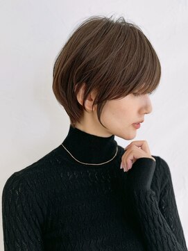 アンド ストーリーズ(&STORIES) 前髪あり耳掛け丸みくびれショートボブ20代30代40代50代（蘭）