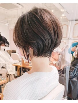 ネオリーブ アンド 渋谷店(Neolive &) 前下がり丸みショートボブ耳掛け【近藤】横浜イメチェン前髪