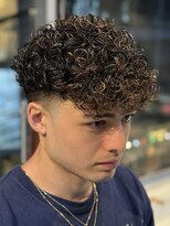 フィフス(fifth)&nbsp;外国人風パーマスペインカールフェードスパイラルパーマ刈り上げ