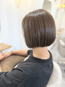 クペシック(Coupe et Chic) オリーブ系カラー×ミニボブ