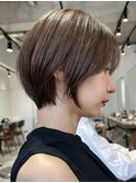横浜西口大人ショートボブ顔周りレイヤー白髪染めグレージュ