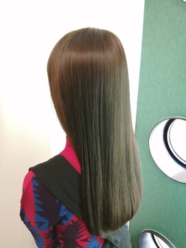 ヘアークリエイ トポライトウィロー 烏丸(Hair Create Polite willow) 清楚系女子に人気艶髪×透明感のカーキベージュロングストレート