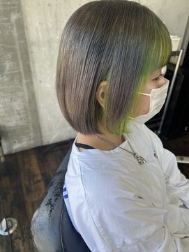 ガルボ ヘアー(garbo hair) ライムグリーン　インナーカラー　にしむらりな　グレー