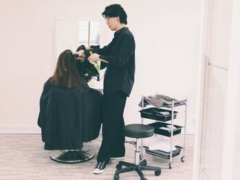 ハイドアウト(Hide Out)の写真/最初から最後まで1人のスタイリストが担当☆髪のお悩みを一緒に解決し、理想のスタイルへ♪