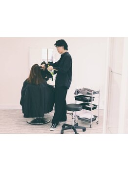 最初から最後まで一人のスタイリストが担当☆髪のお悩みを一緒に解決し、理想のスタイルへ♪