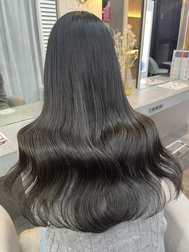 ラビス(Lovis) 黒髪カタログ/ボブルフ/ネビージュ/小顔に見せるヘア/ワンレン