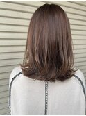 グレージュ切りっぱなしボブ前髪ありミニボブミルクティベージュ
