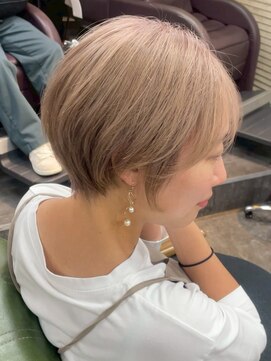 ハーシーバイアポロ 相模大野(HERSHE by apollo) xカット//ホワイトグレージュ/レイヤーカット/チェリーブラウン