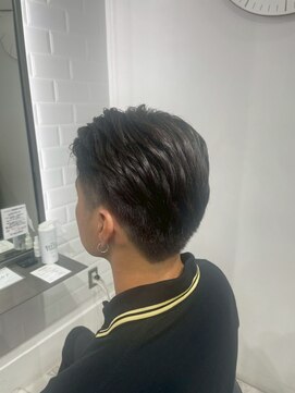 ヴァンカウンシル 一宮店(VAN COUNCIL) ウェットな質感で魅せる◎攻めのツーブロックショート。