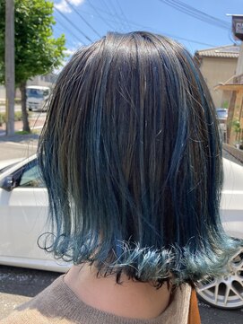 クロック 松井山手店(Clock) 小顔外ハネ夏カラーブルーブラックインナーハイライト♪