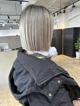 メリー オオサカ(Merly Osaka) 淡くて柔らかいアッシュバレイヤージュ