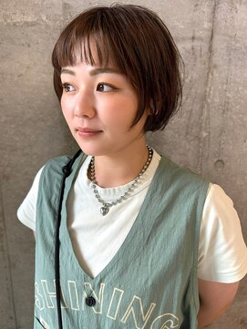 セル(CELL) ショートボブ　ベージュカラー　レイヤーボブ　オン眉