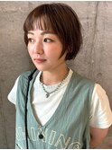 ショートボブ ベージュカラー レイヤーボブ オン眉