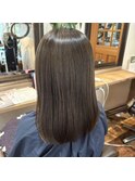 アッシュグレージュ　レイヤー　セミロング