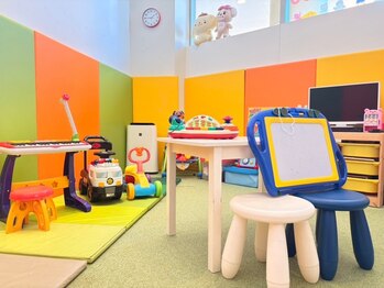 カリテスファム 南古谷(Charites fam)の写真/周りの目を気にせずサロンタイムを満喫♪ママの綺麗を応援します！キッズスペースあり◎[南古谷]