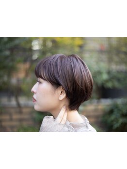 豊富な経験から生み出す、あなた色をご提案。大人女性の白髪を活かして、自分らしさを引き出します。