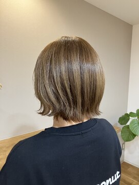 リポゾ(Riposo.) ブリーチなし・アッシュベージュ・くびれレイヤーボブ