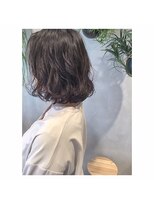 アマネ(AMANE)&nbsp;ミディアムボブ、ルーズパーマ