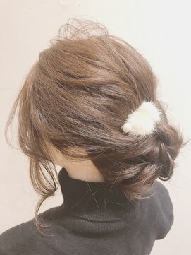 ヘアサロン トラヴィス(hair salon Travis) くるりんぱと三つ編みのシニヨンアレンジ