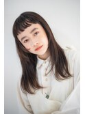さらっとしたロングヘア×おしゃれ眉上バング