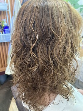 木洩れ陽サロンアイリス レイヤーカット・パーマ