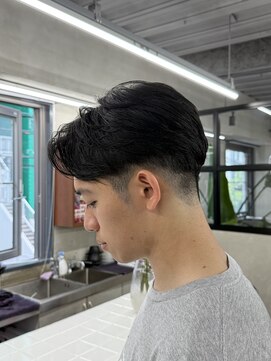 ニコ トウキョウ ロジック(nico TOKYO Logic) メンズセンターパートニュアンスパーマアップバング