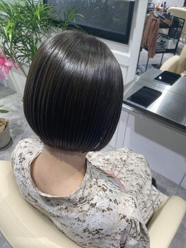 レヴリー(reverie) 小顔ショートボブ 暗髪グレージュ