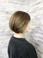 ヴィソップ(V.S.O.P) ハイトーンで楽しむ白髪ぼかしのカラーグレス