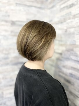 ヴィソップ(V.S.O.P) ハイトーンで楽しむ白髪ぼかしのカラーグレス
