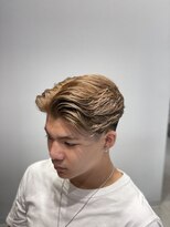 グルーマーズトウキョウ 渋谷店(GROOMER/S TOKYO)&nbsp;ラフカール　刈り上げセンターパート　フェザーパーマ　ブリーチ