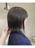 オリーブカラー×ボブ