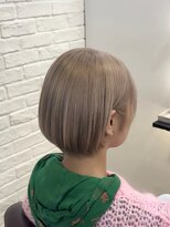 モア(moa)&nbsp;ショートボブ　white beige
