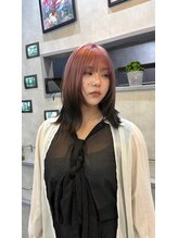 ヴィムヘアー(VIM hair)&nbsp;ピンクベージュ×ブラックのアンブレラカラー｜ミディアムウルフ