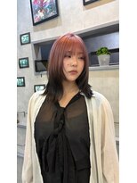 ヴィムヘアー(VIM hair) ピンクベージュ×ブラックのアンブレラカラー|ミディアムウルフ