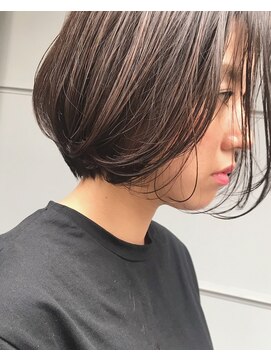 クルミ(kurumi) ナチュラルハイライトと透けるグレージュと柔らかボブ