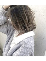 トルネード(TORNADO)&nbsp;外国人風ボブ 鎖骨ロブ ハイライトバレイヤージュ グレージュ